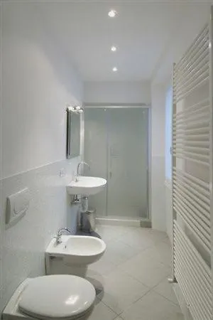 Apartment Sleeps 6 *