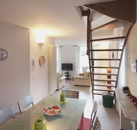 Apartment Sleeps 6 *